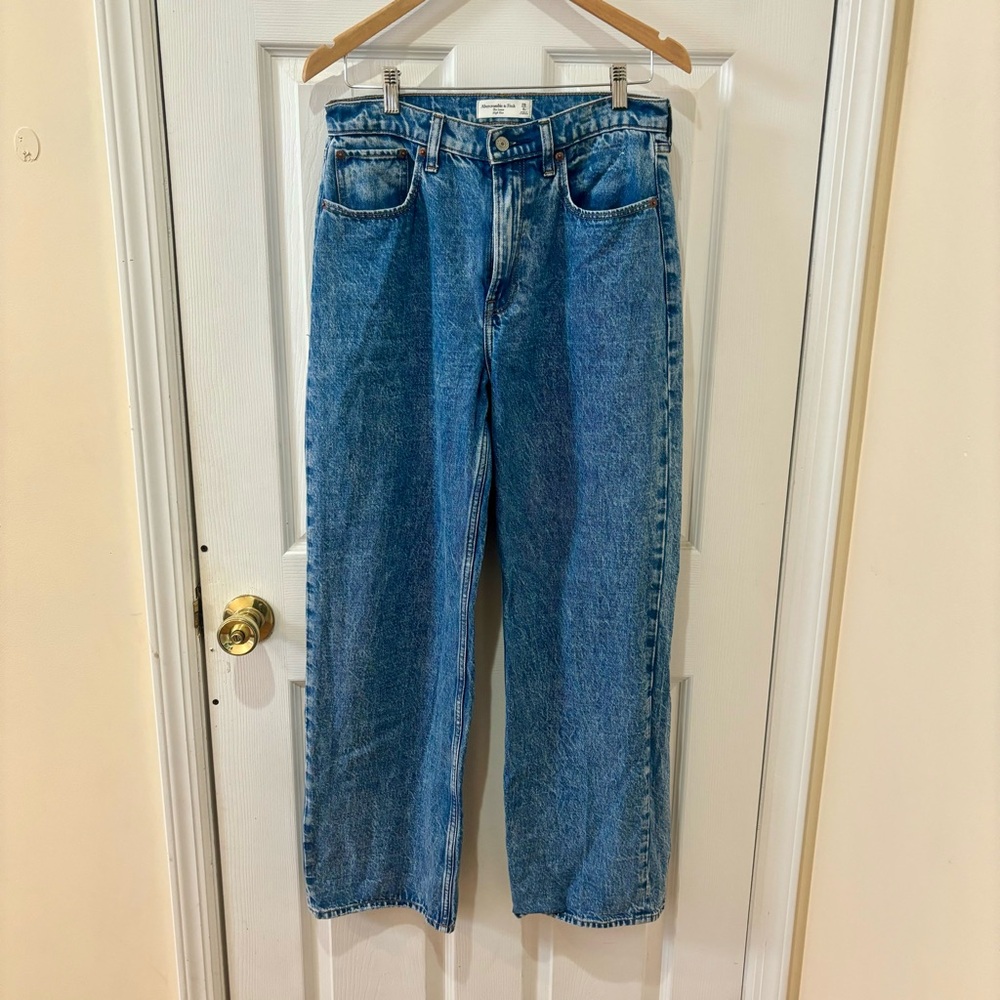 Abercrombie & Fitch High Rise Loose Jean | Size 6 / 28